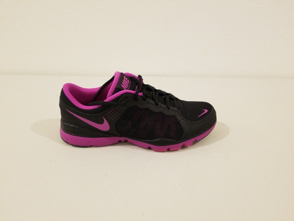NIKE WOMEN'S 7.5 ATHLETIC SHOES