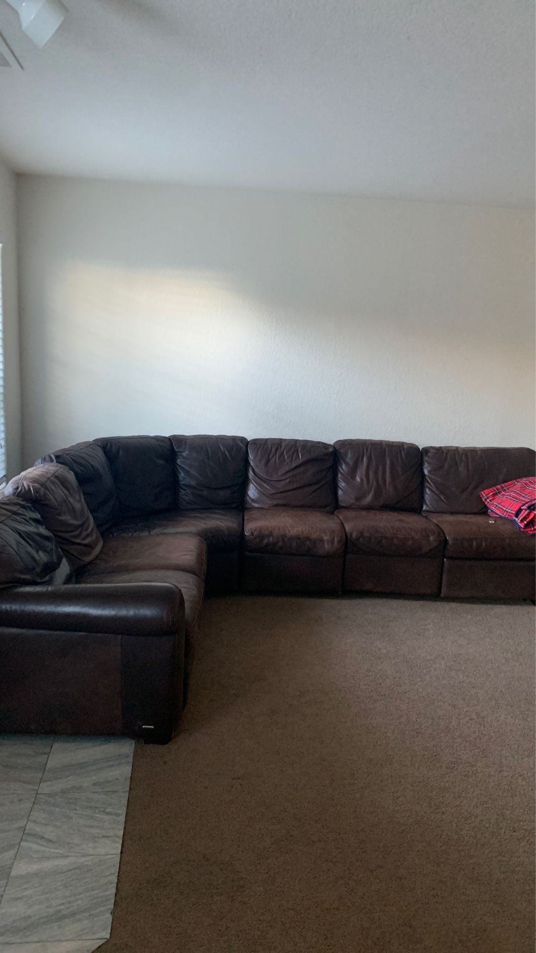 LARGE LEATHER SECTIONAL COUCH