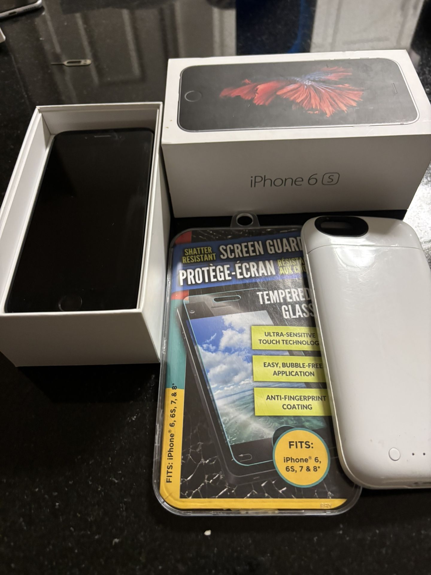 iPhone 6s128gb + Mophie Juice Pack + New Screen Protector