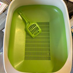 Tidy Cats Breeze Cat Liter Box System And Auto Feeder .. Both For $40.00 Firm 