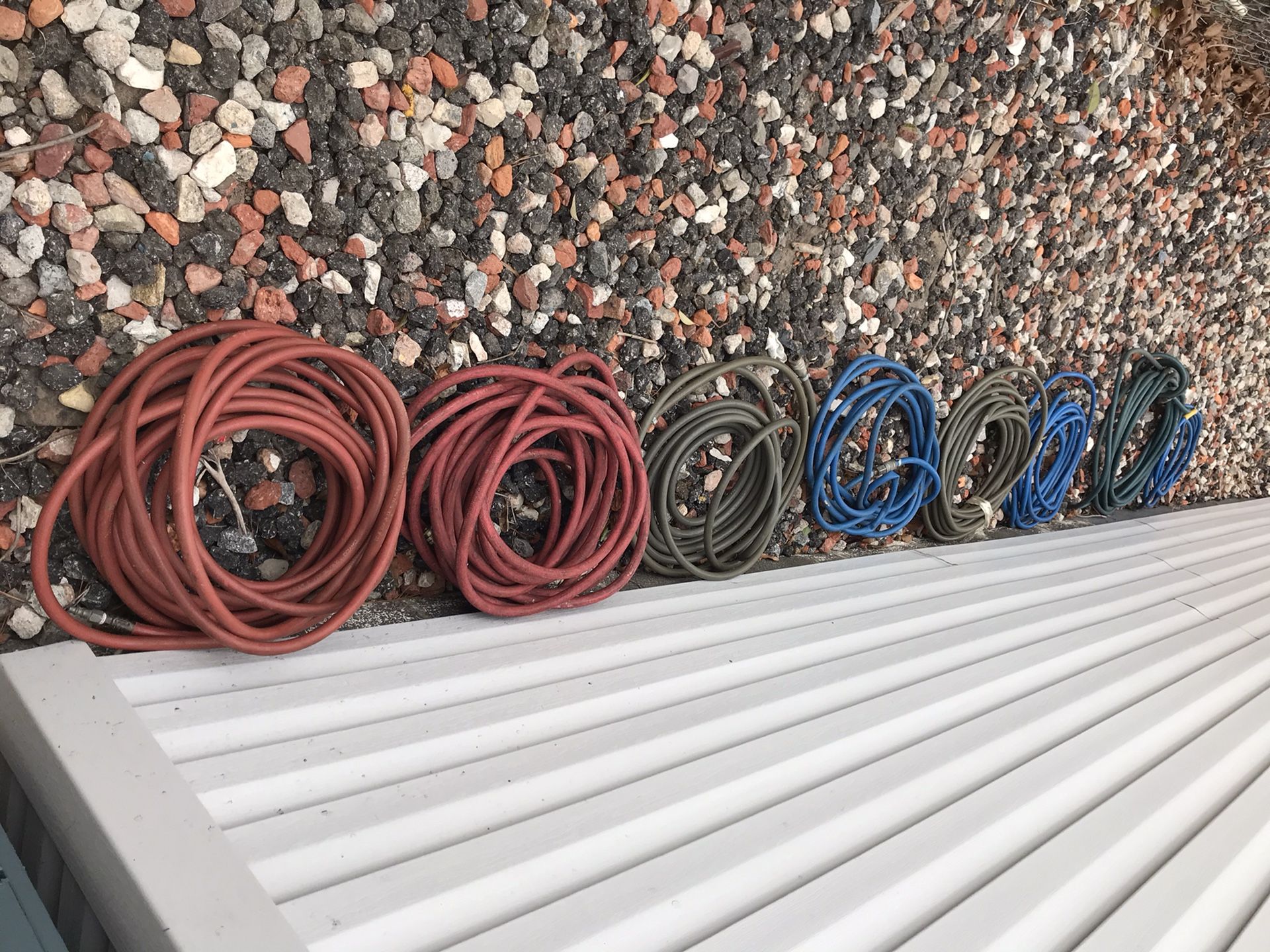 Industrial air hoses. 8 hoses with fittings. Cheap.