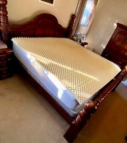 Vintage 1980’s Vaughan-Bassett Solid Wood American made Cannonball Bedroom Suite