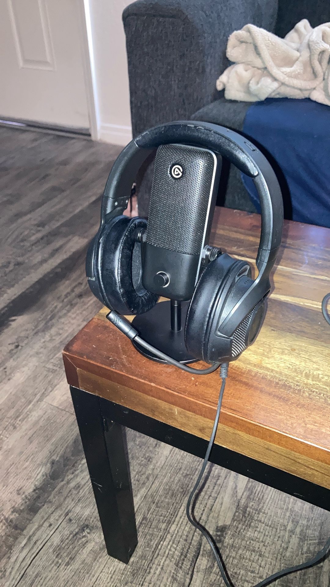 Wave 1 Mic And Razer Head Set