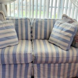Modern Style Sofa By Crate And Barrel 