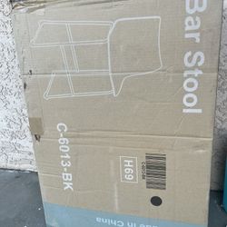 brand new 2 bar stools 