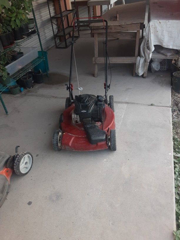 Toro Lawnmower With Briggs And Stratton Motor