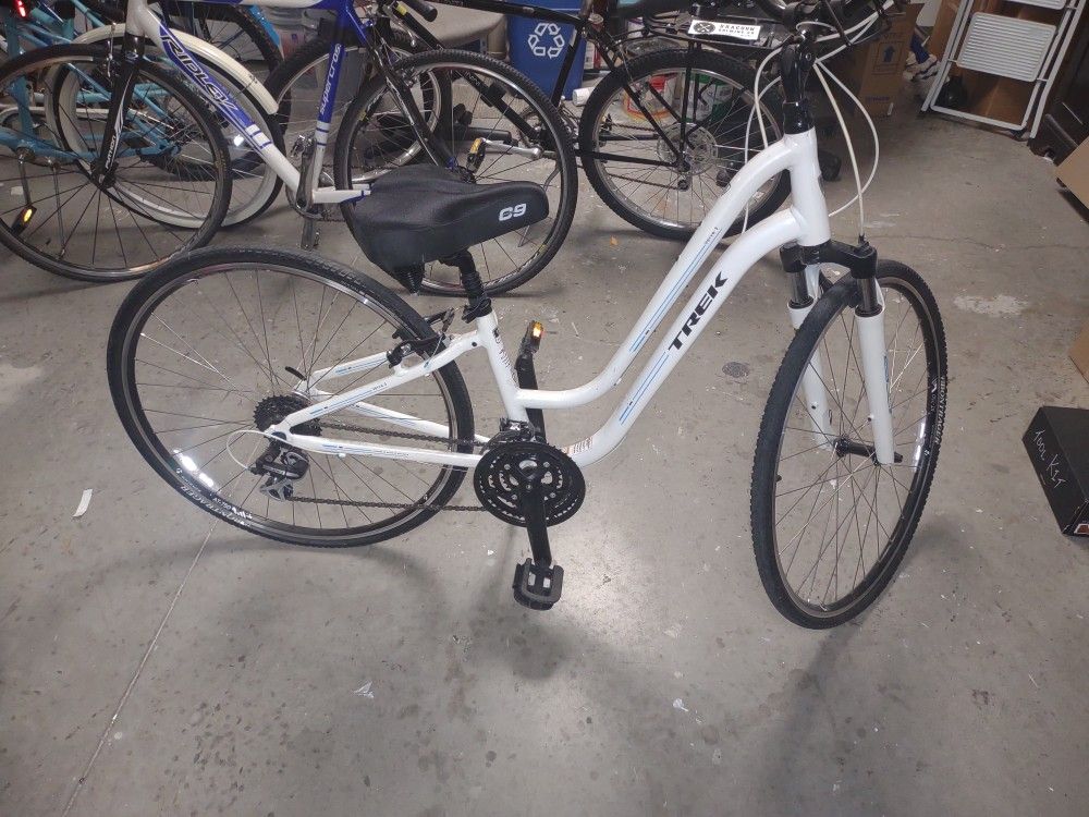 Trek Verve 3 Road Bike