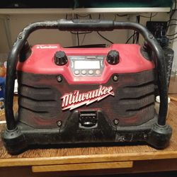 Milwaukee Job Site Radio 
