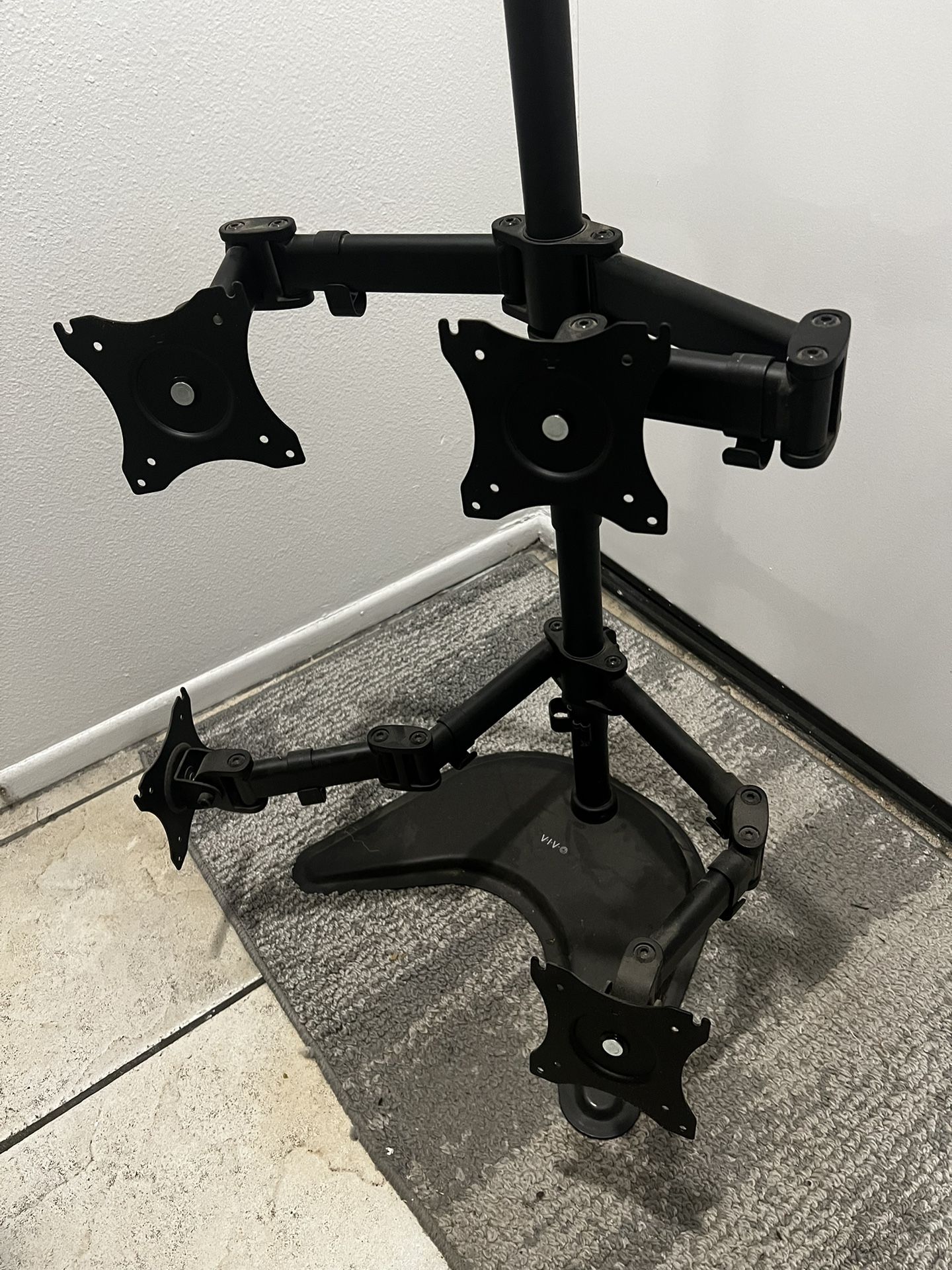 Viví Quad Monitor Mount 