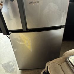 Hisense Mini Fridge 