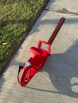 Homelite
17 in. 2.7 Amp Electric Hedge Trimmer