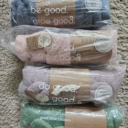 Bella Tunno Hooded Towel + Wash Mitt Set