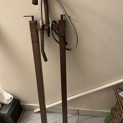 Floor Mount Tub Faucet With Hand