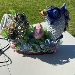 Large Chinese ceramic sea life sculpture! Porcelain W/ Gold Accents