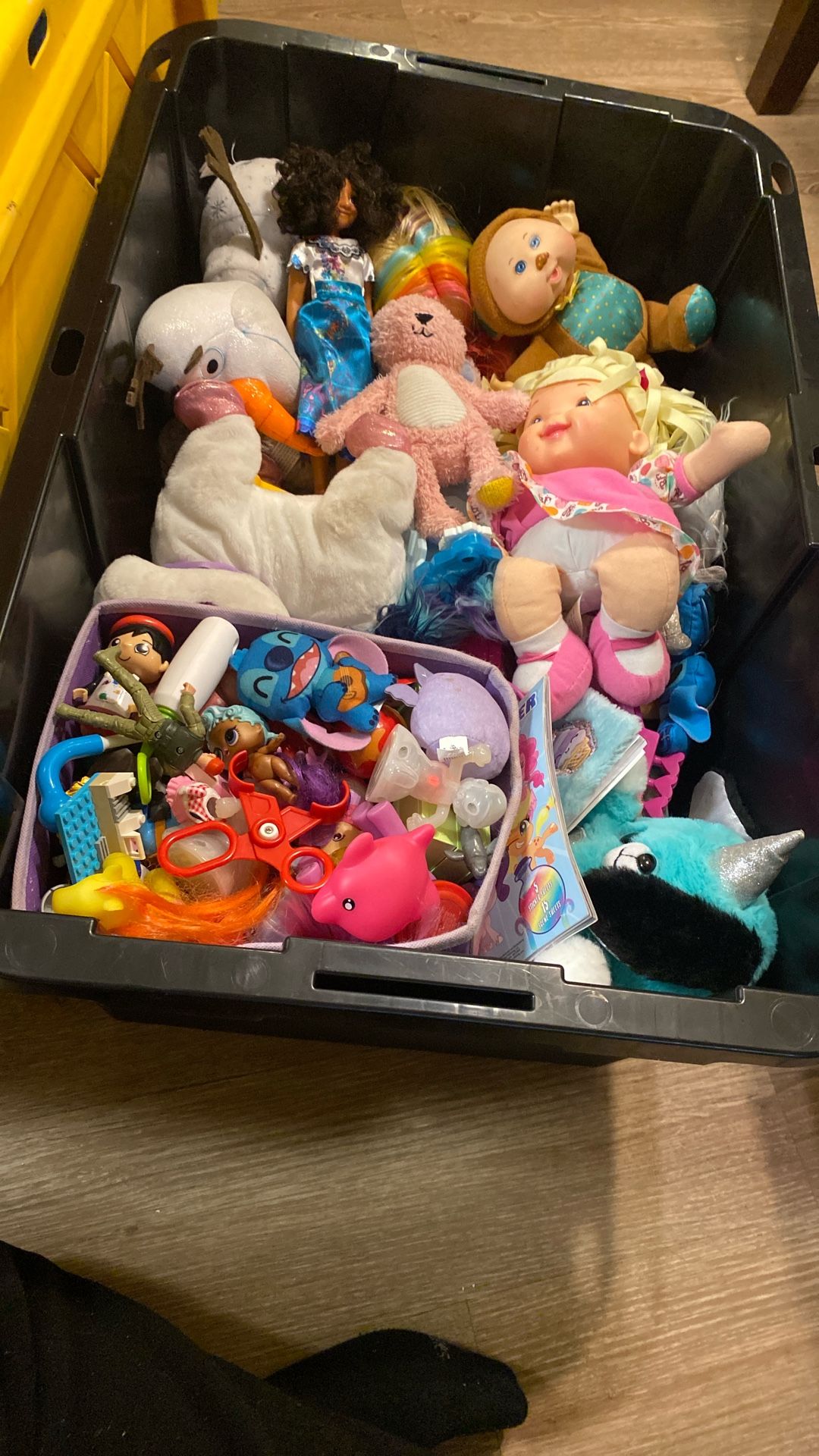 FREE TOYS & PLUSHIES