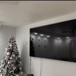 Samsung 85” 4K Crystal UHD Smart TV (Model UN85AU8000F) – Excellent Condition 