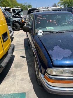 2000 s10 blazer 2 dr parts