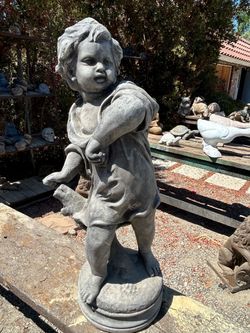 Rock Thrower Statues