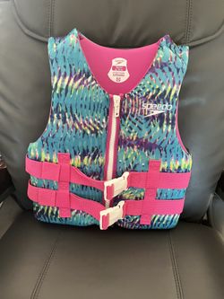 Swimming vest, like new and clean, for 50 to 90 pounds.