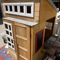 Free Kid’s playhouse