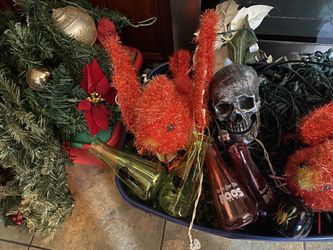 CHRISTMAS GARLAND/WREATH/LIGHTS