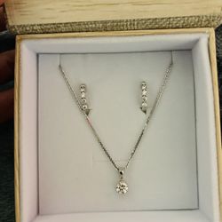 White Gold Necklace & Earrings 14k W/ Diamonds And Free Bangle 18k Saudi Gold
