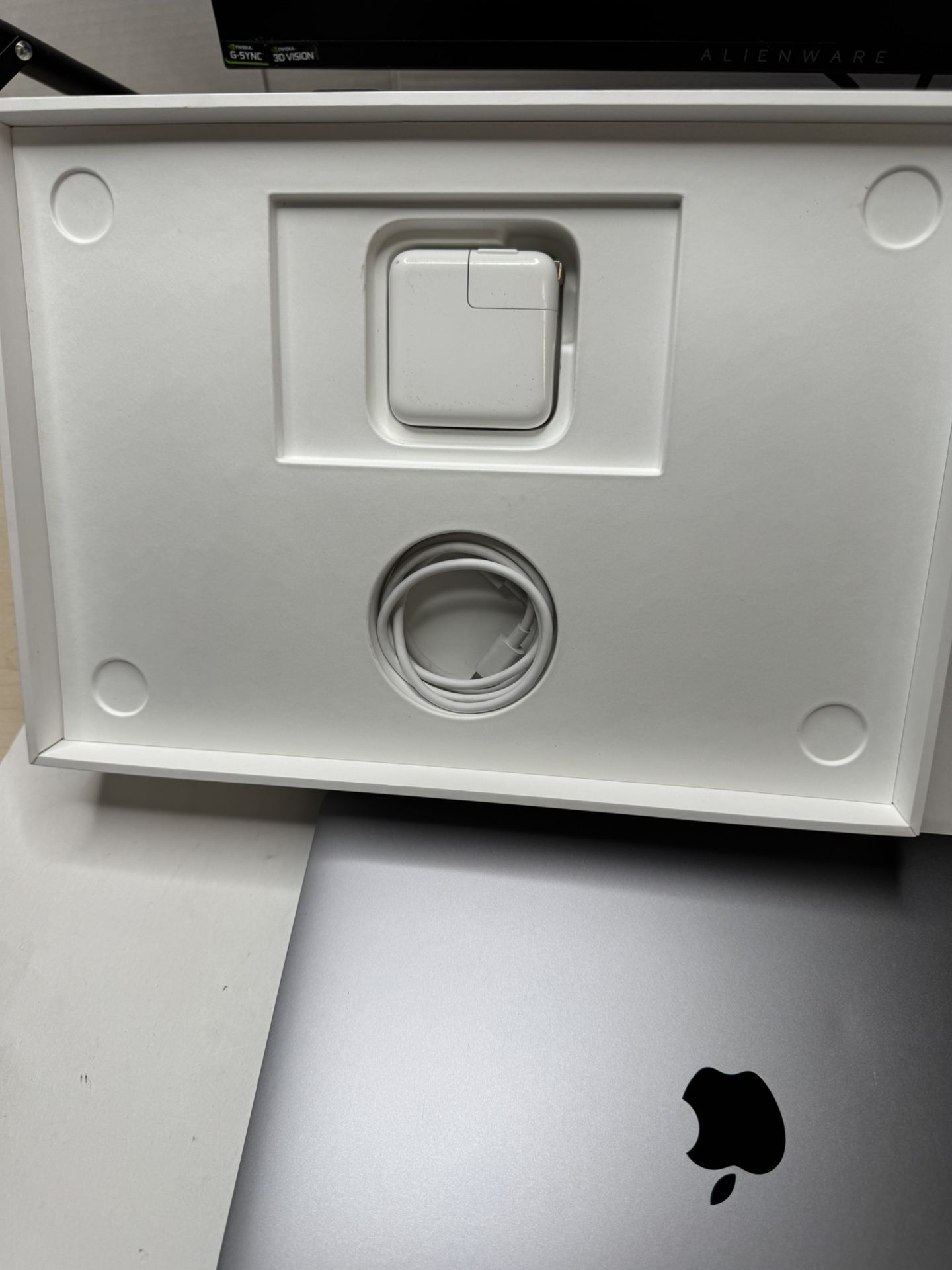 Apple MacBook Air M1 2020 13.3” 8GB 128GB macOS 15.5 – 92% Battery, 163 Cycles