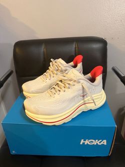 Hoka Clifton 10/ size 7.5B Women’s $100