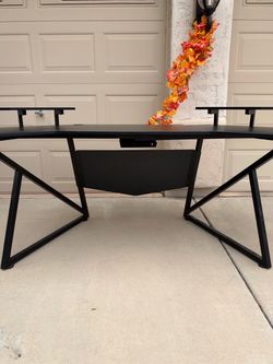 Gaming desk