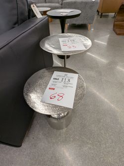 Pomos Accent tables