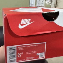 Nike Womens Court Royale