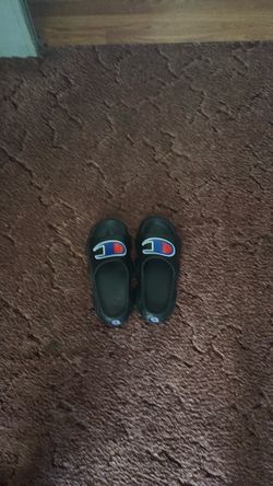 Mens size 11 Champion slides