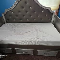 Day Bed 