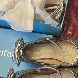 2 Sets Of Dufannie Girls Shoe Size 6