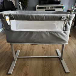 Baby Bedside bassinet 