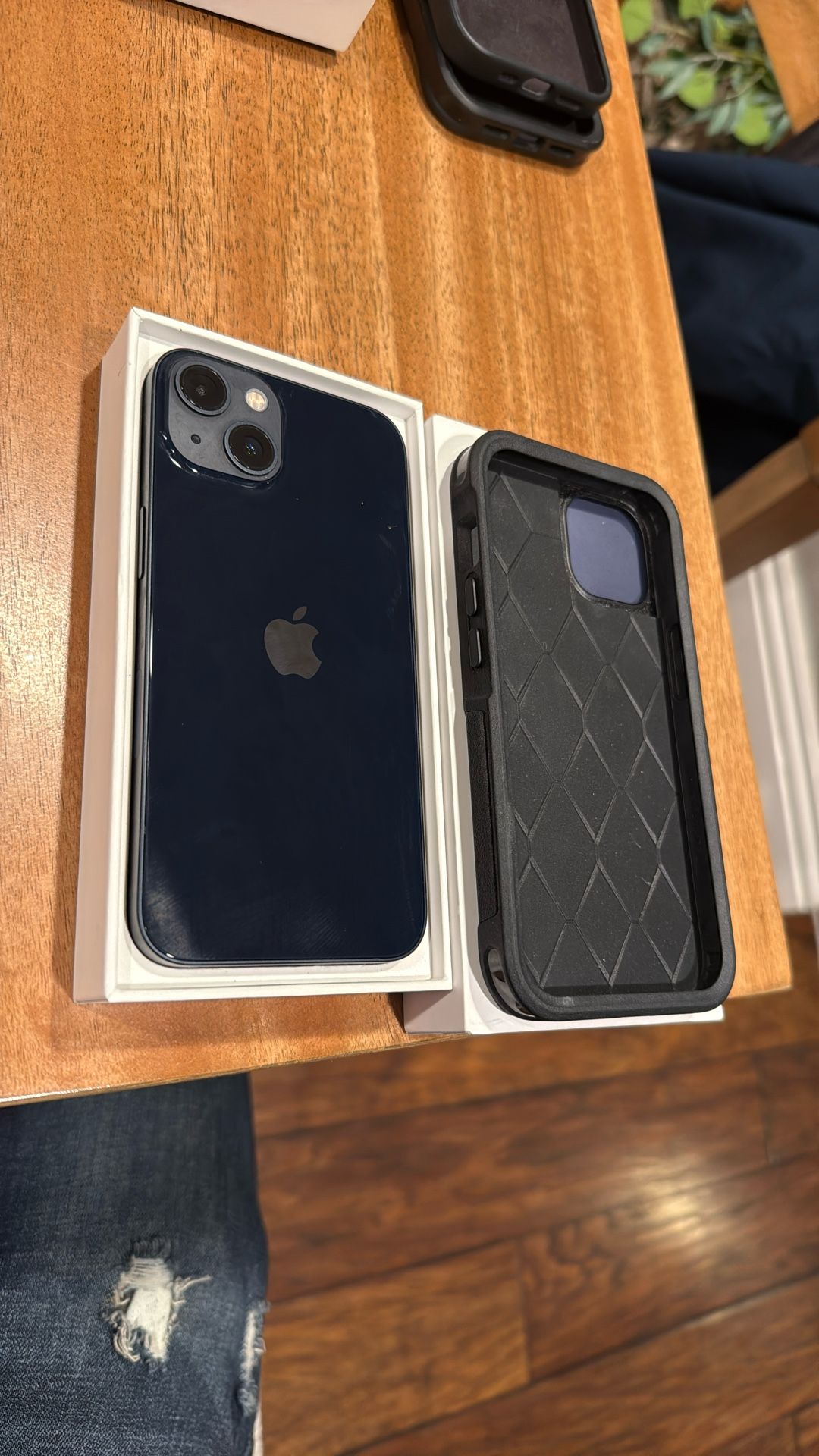 iPhone 13 128gb black, Fully Unlocked with case and screen protector (plz read full Descriptions Before Messaging)