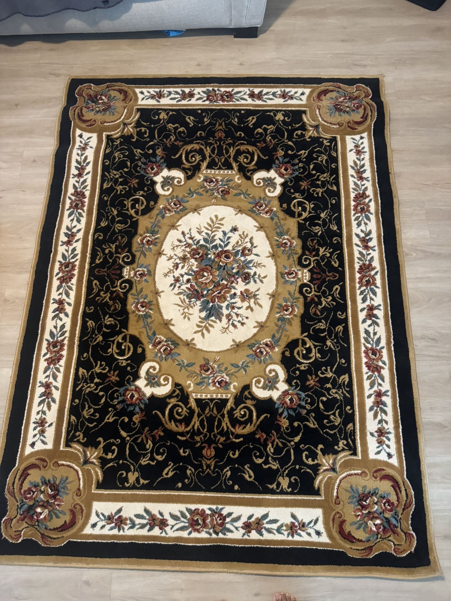 Royalty 5’x7’ Area Rug