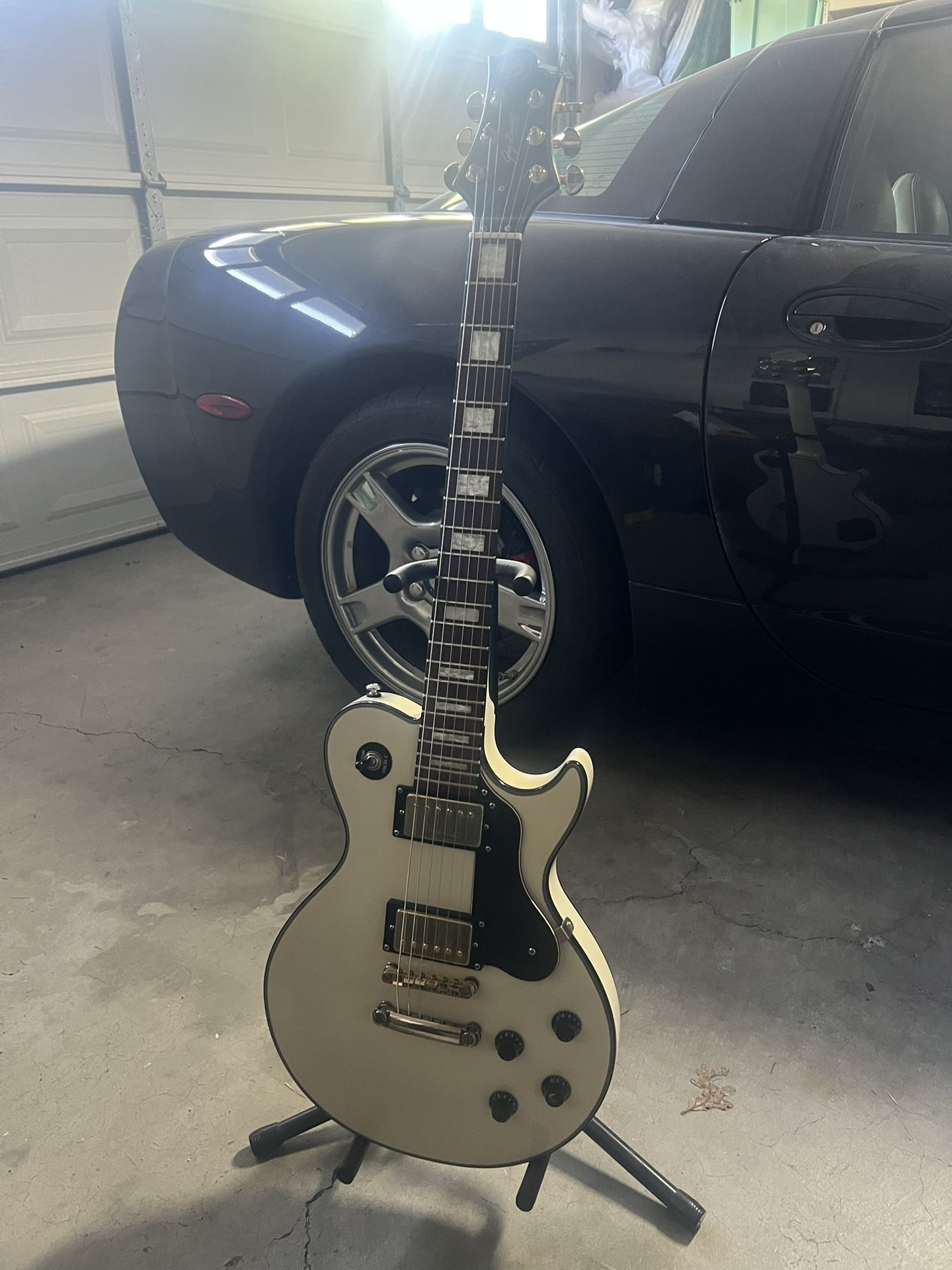 Avion Les Paul