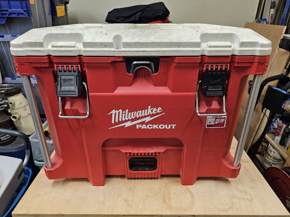 Milwaukee 40qt Cooler Firm!!!