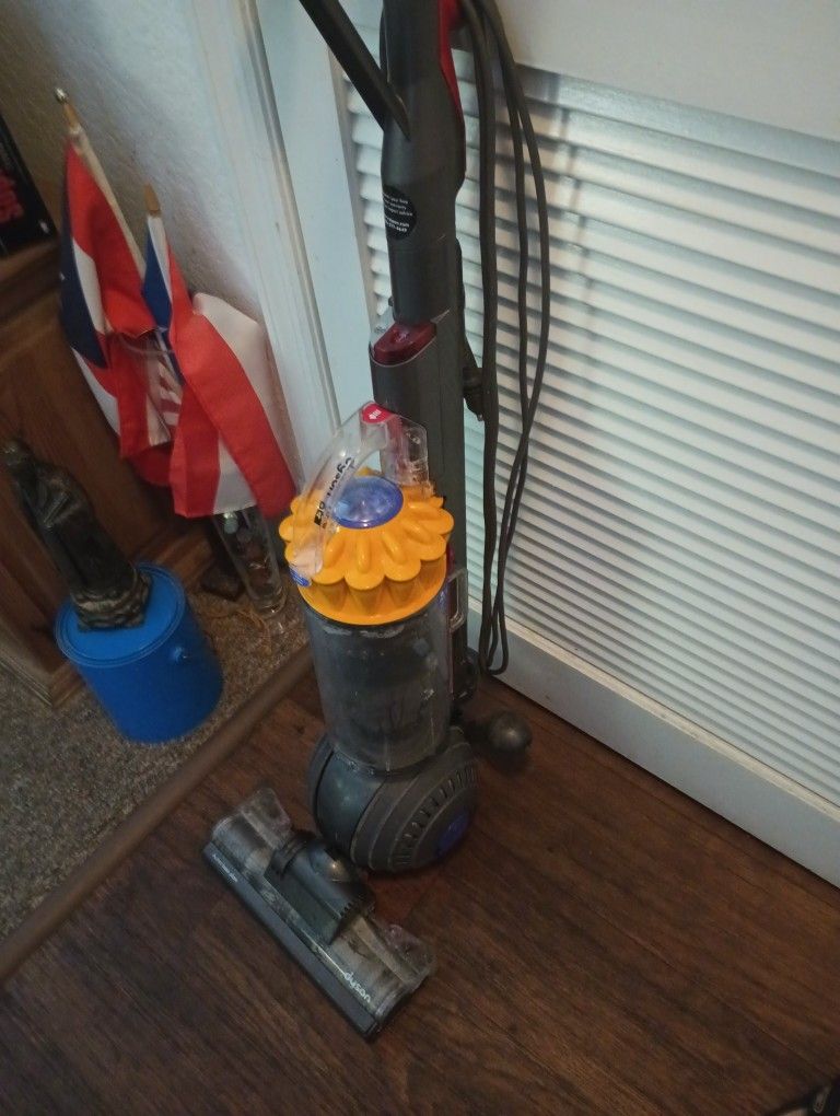 Dyson Dc 40. Vacuum Cleaner for Sale in Stuart, FL OfferUp