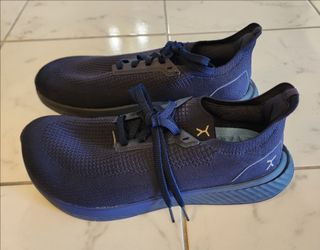 Flux Footwear Adapt Runner is a navy blue color size 10.5 Mens