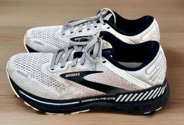 BROOKS RUNNING SHOES