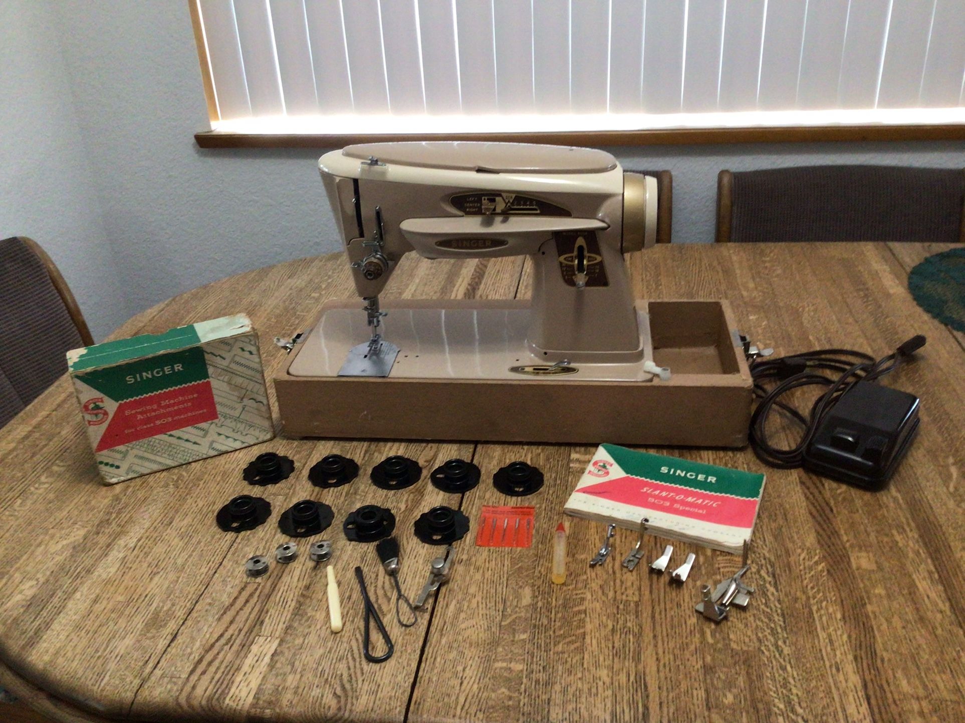 SINGER 503A SEWING MACHINE WITH CASE