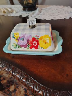 Pioneer Woman butter dish $5 firm