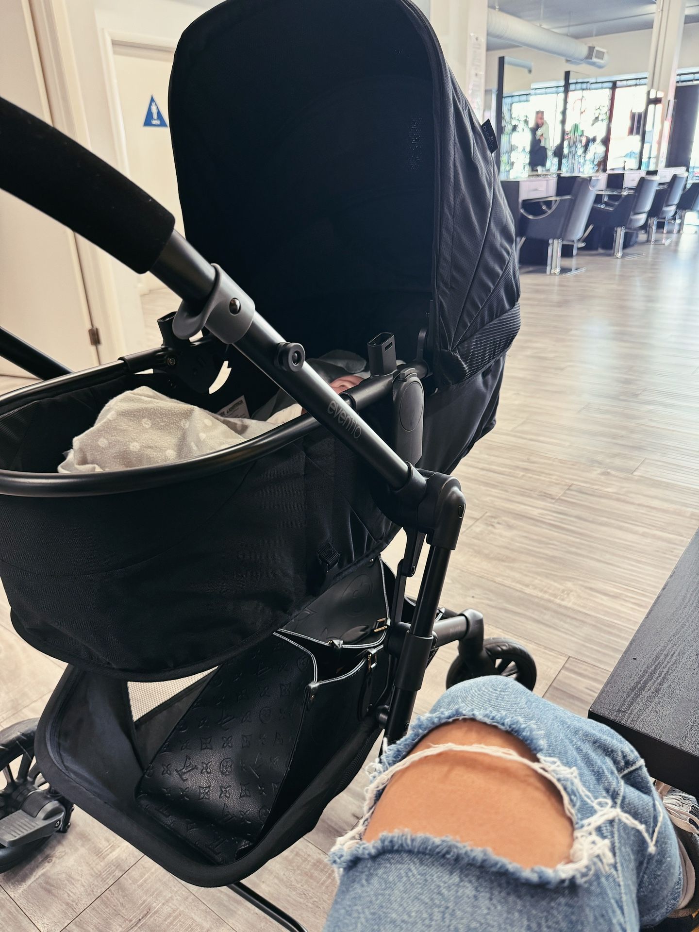 The stroller is in good condition Evenflo 100$
