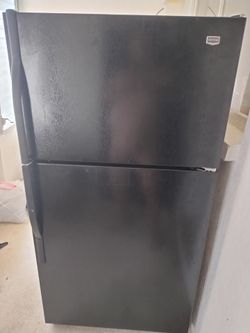 Maytag refrigerator w ice maker