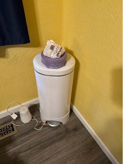 Diaper pail