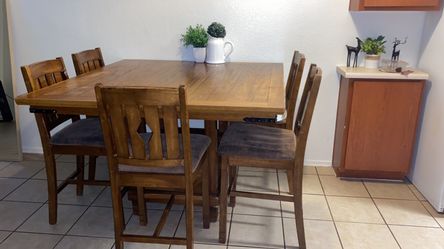 Firm Wood Table Whit 6 Chairs
