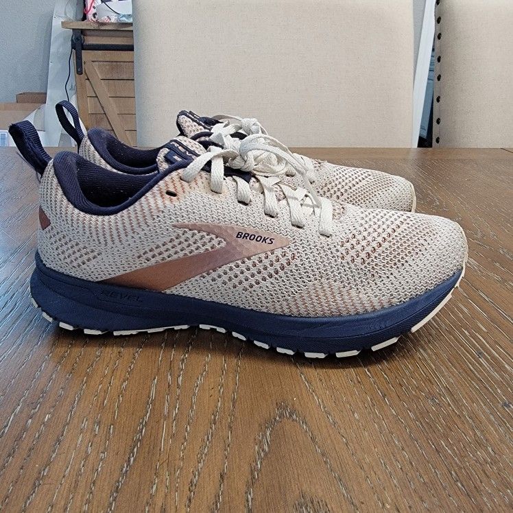 Brooks Revel 5