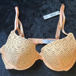 “NEW” Peach Victoria’s Secret 32C  Lightly Lined Lace Bra